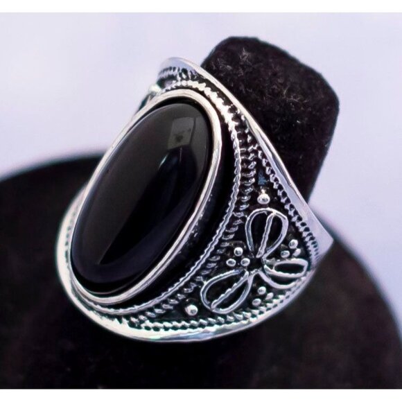 Vintage Victorian Black Onyx Silver Flower Carved Ring - S13 - Picture 2 of 3